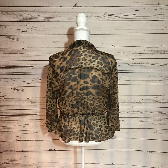 🌹Just in - Forever 21 Leopard print top, L - Picture 2 of 8